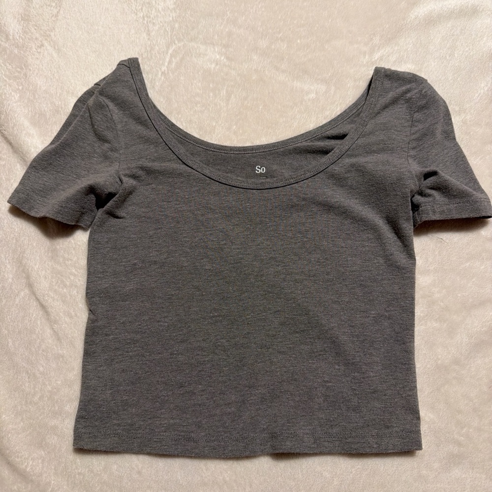 SO Scoop Neck Cropped Tee in Charcoal Gray